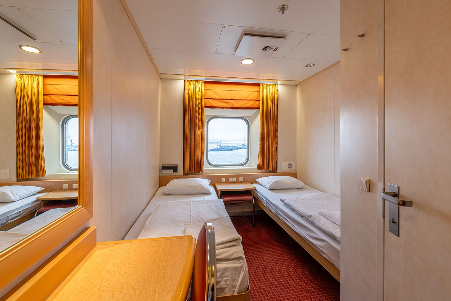 Two-berth sea-view cabin with a window onto the water